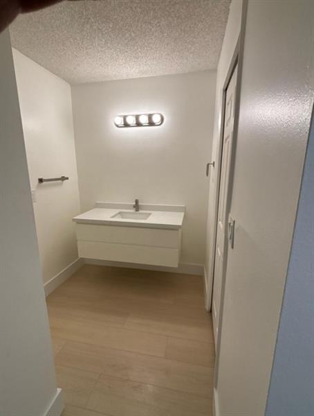Image 6 of 6 For 235 Lakeview Dr  104