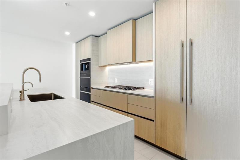 Image 21 of 40 For 900 Ocean Boulevard  602