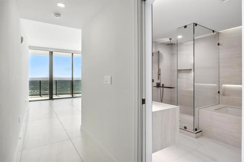 Image 23 of 40 For 900 Ocean Boulevard  602