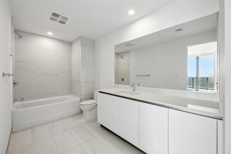 Image 27 of 40 For 900 Ocean Boulevard  602