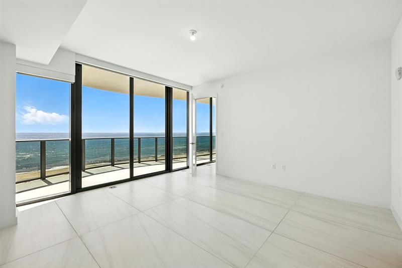 Image 3 of 40 For 900 Ocean Boulevard  602