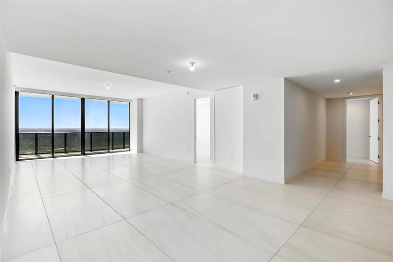 Image 30 of 40 For 900 Ocean Boulevard  602