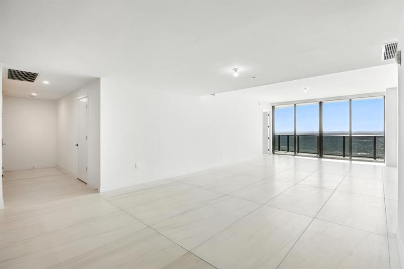 Image 31 of 40 For 900 Ocean Boulevard  602