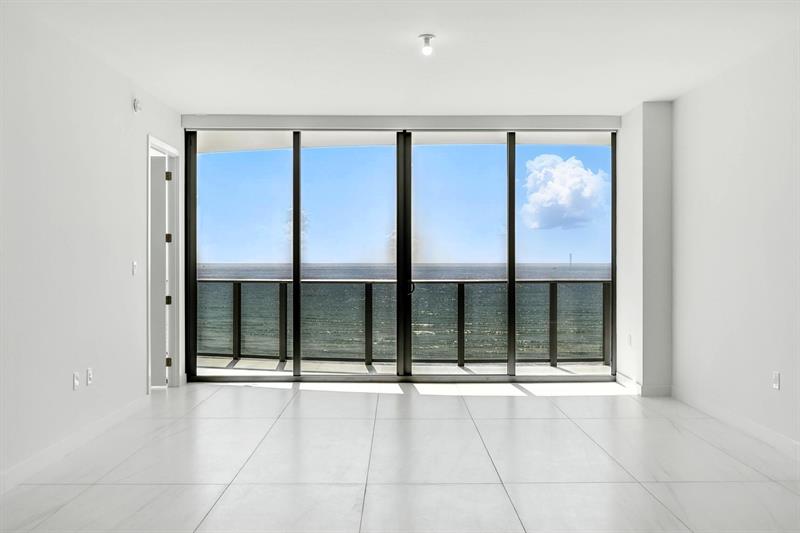 Image 32 of 40 For 900 Ocean Boulevard  602
