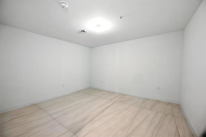 Image 34 of 40 For 900 Ocean Boulevard  602