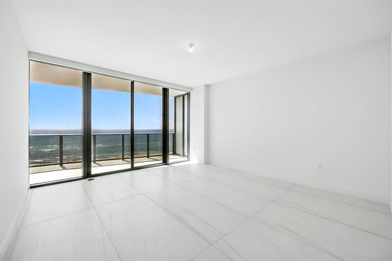 Image 36 of 40 For 900 Ocean Boulevard  602