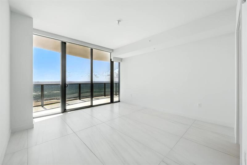 Image 37 of 40 For 900 Ocean Boulevard  602