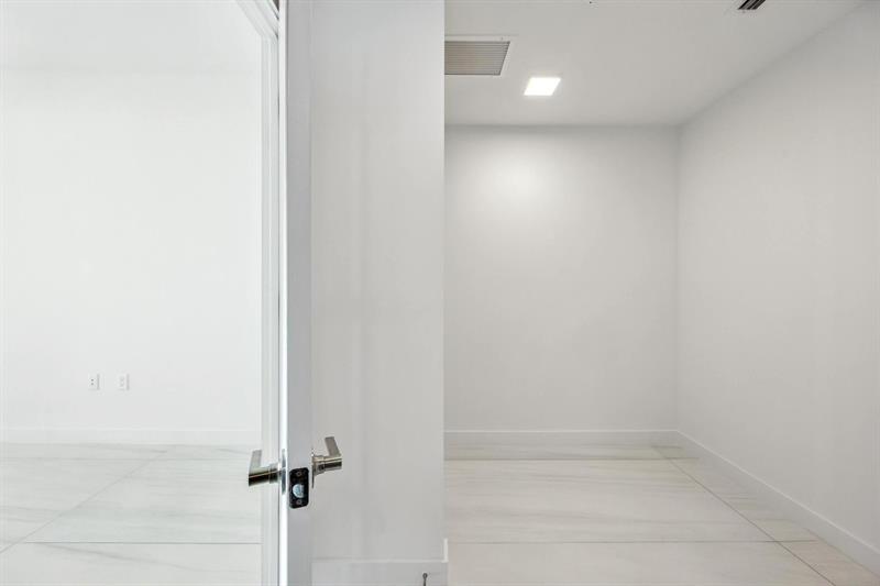 Image 40 of 40 For 900 Ocean Boulevard  602