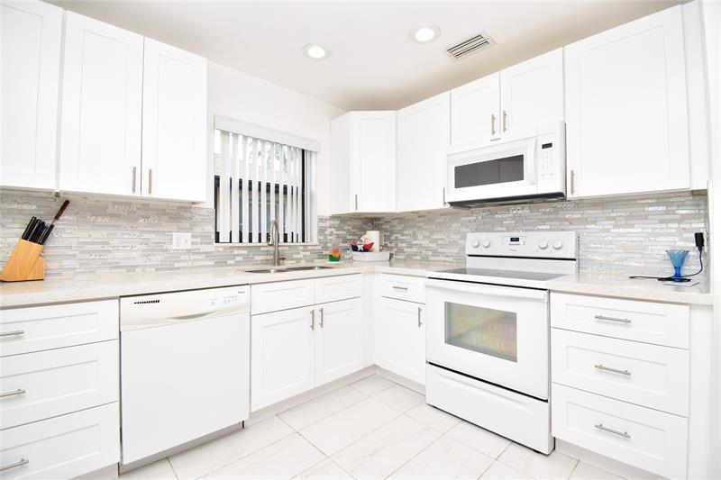 Image 10 of 30 For 3305 Silver Buttonwood Dr
