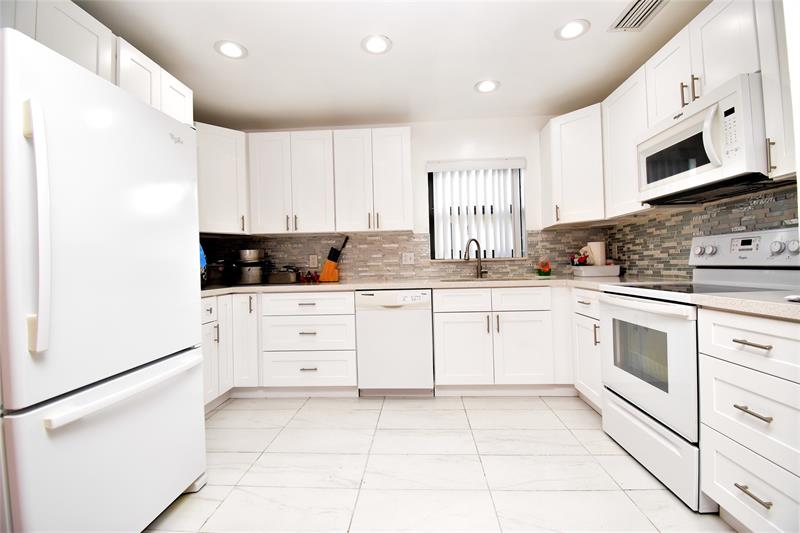 Image 11 of 30 For 3305 Silver Buttonwood Dr