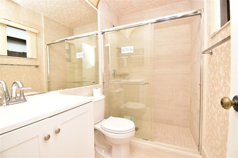 Image 16 of 30 For 3305 Silver Buttonwood Dr