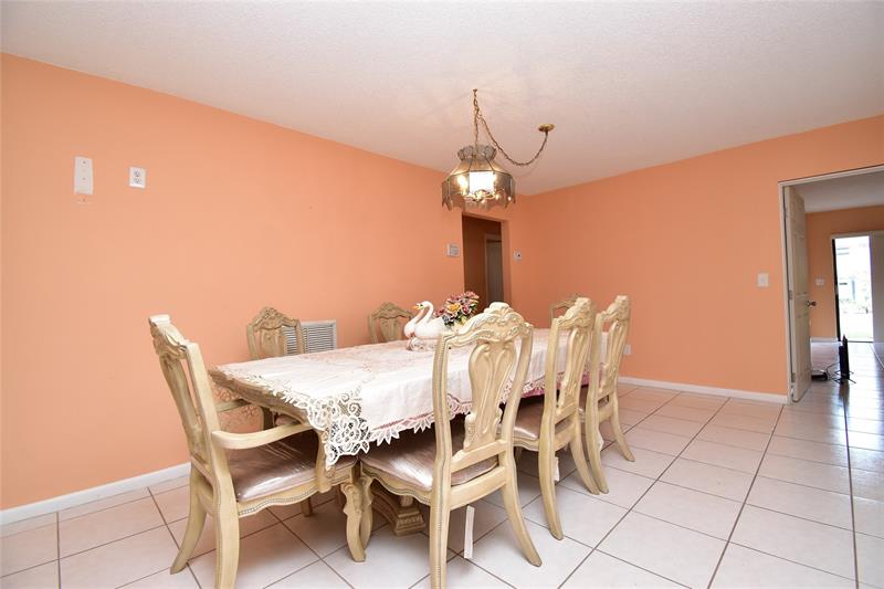 Image 8 of 30 For 3305 Silver Buttonwood Dr