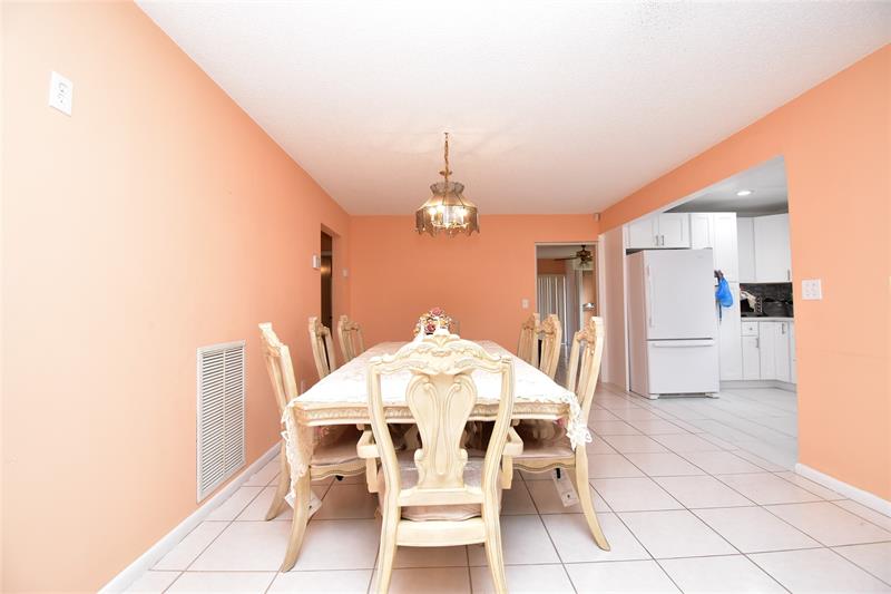 Image 9 of 30 For 3305 Silver Buttonwood Dr