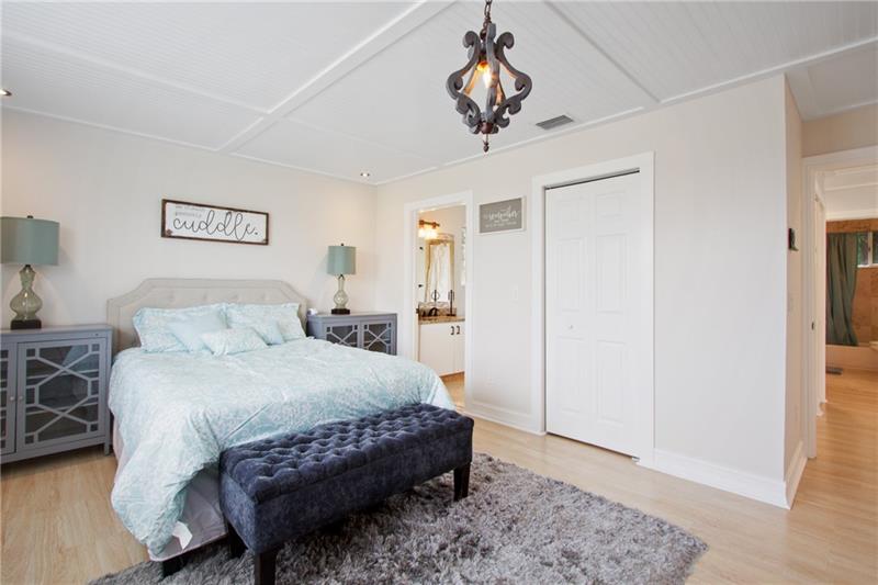 Image 16 of 20 For 6885 Barnwell Dr