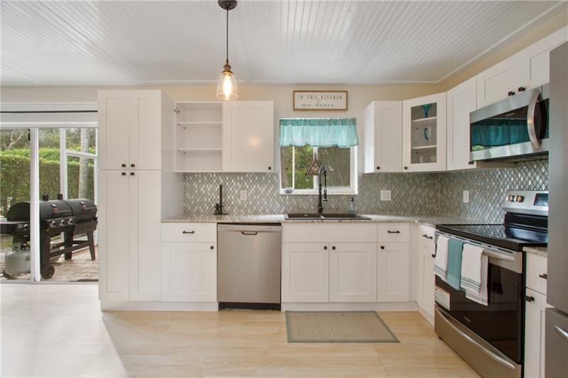 Image 3 of 20 For 6885 Barnwell Dr