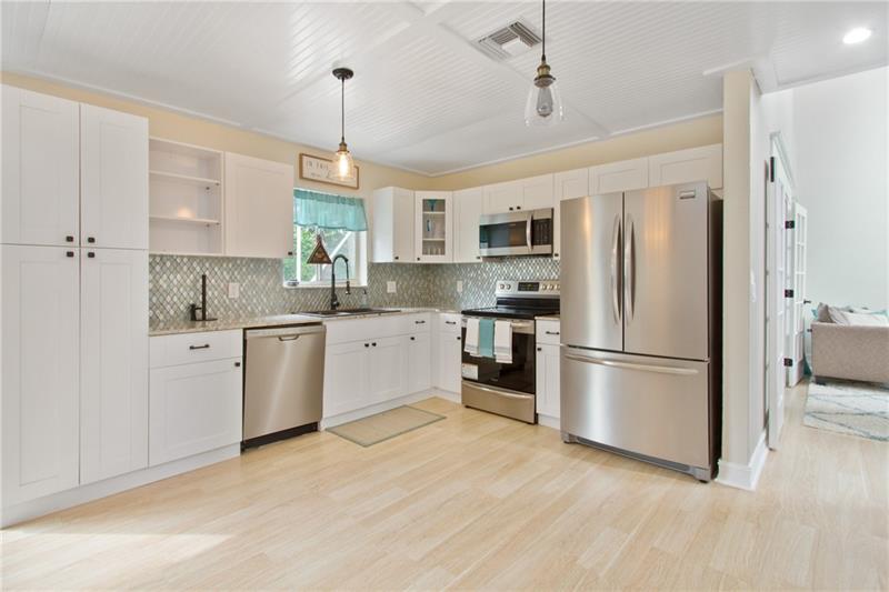 Image 4 of 20 For 6885 Barnwell Dr