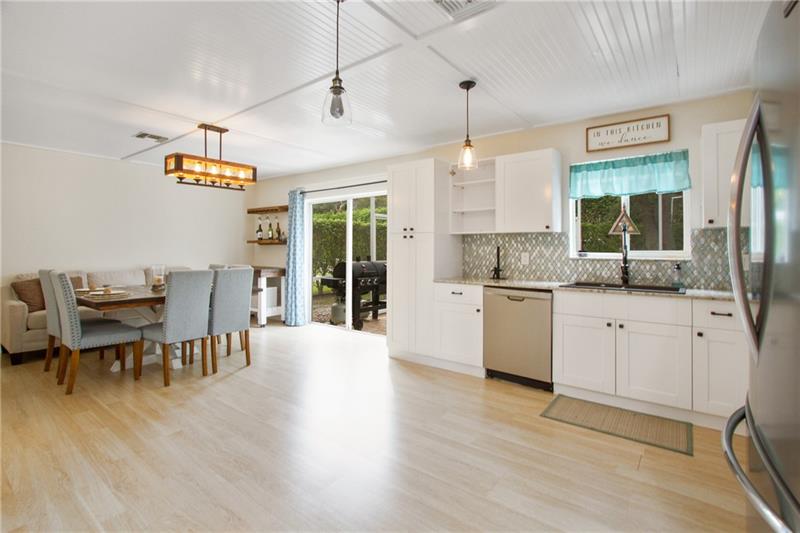 Image 7 of 20 For 6885 Barnwell Dr