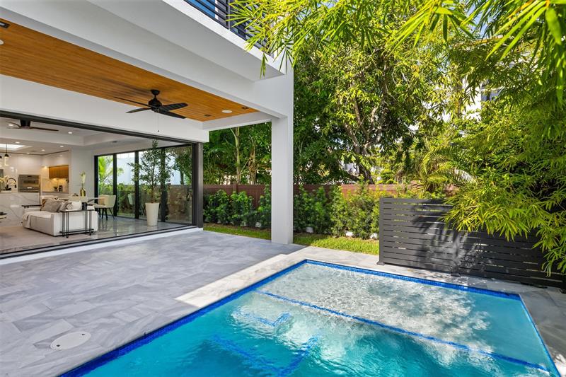 Image 15 of 57 For 1621 Broward Blvd  A