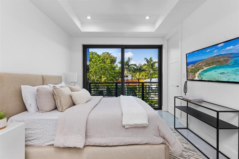 Image 37 of 57 For 1621 Broward Blvd  A