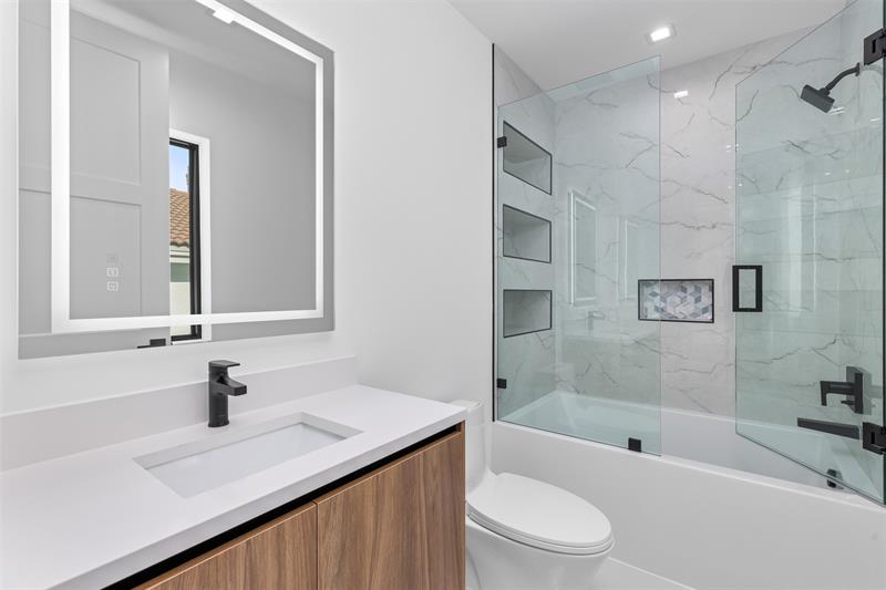 Image 42 of 57 For 1621 Broward Blvd  A