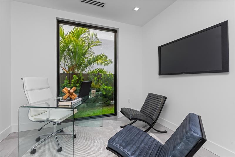 Image 44 of 57 For 1621 Broward Blvd  A