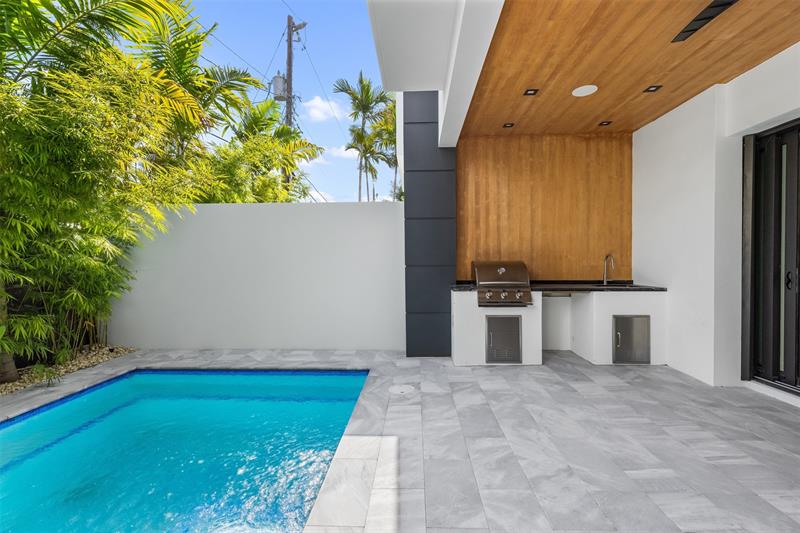 Image 48 of 57 For 1621 Broward Blvd  A