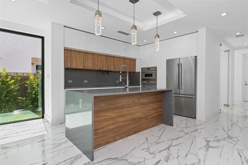 Image 13 of 53 For 1621 Broward Blvd  B