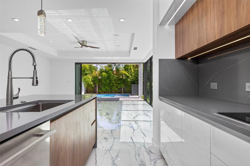 Image 15 of 53 For 1621 Broward Blvd  B