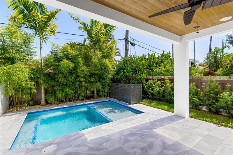 Image 18 of 53 For 1621 Broward Blvd  B