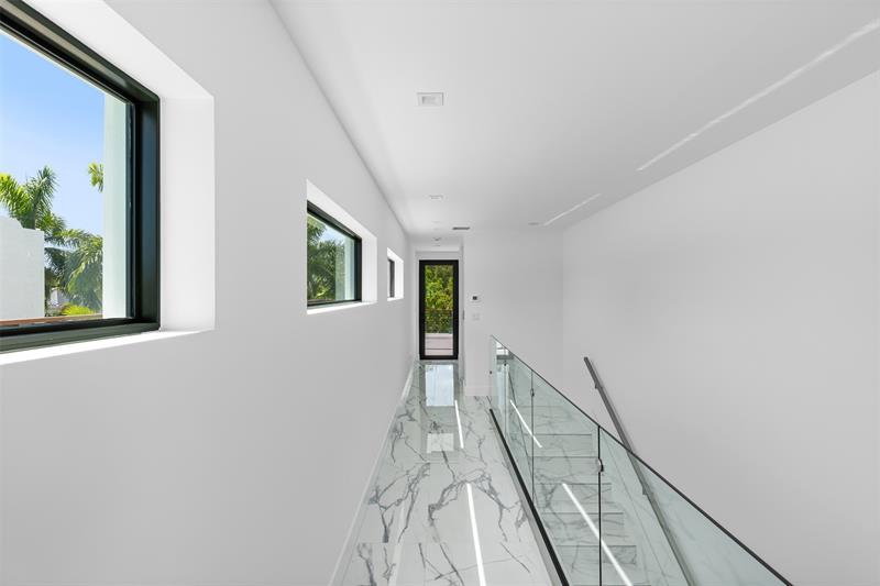 Image 27 of 53 For 1621 Broward Blvd  B