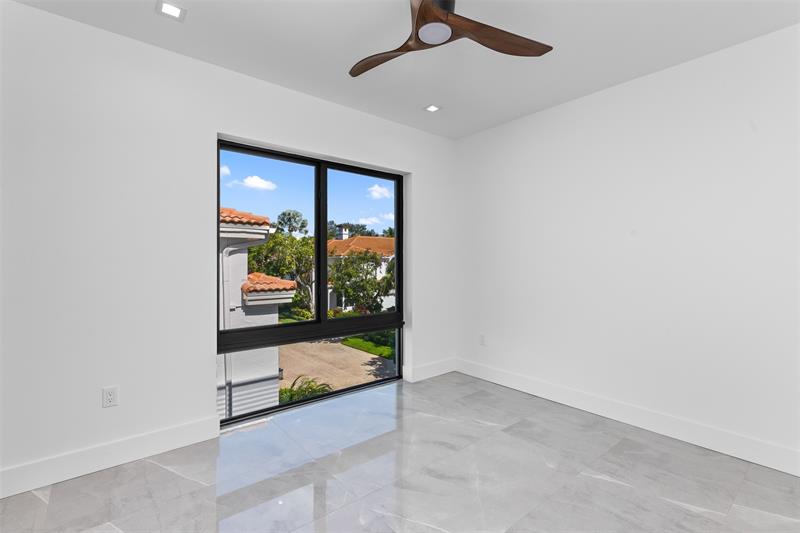Image 34 of 53 For 1621 Broward Blvd  B