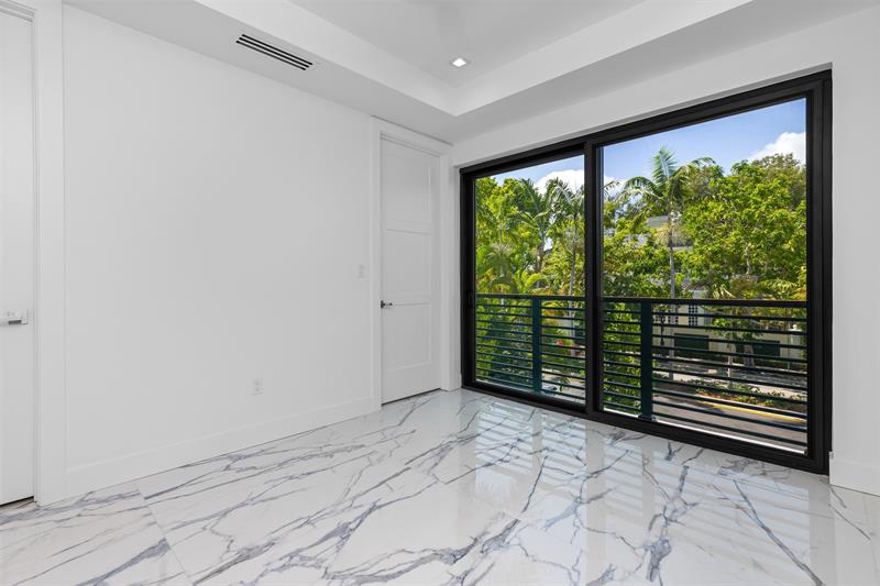 Image 35 of 53 For 1621 Broward Blvd  B