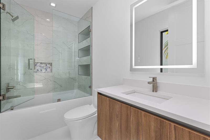 Image 40 of 53 For 1621 Broward Blvd  B