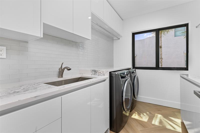 Image 42 of 53 For 1621 Broward Blvd  B