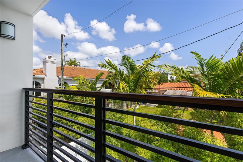Image 43 of 53 For 1621 Broward Blvd  B