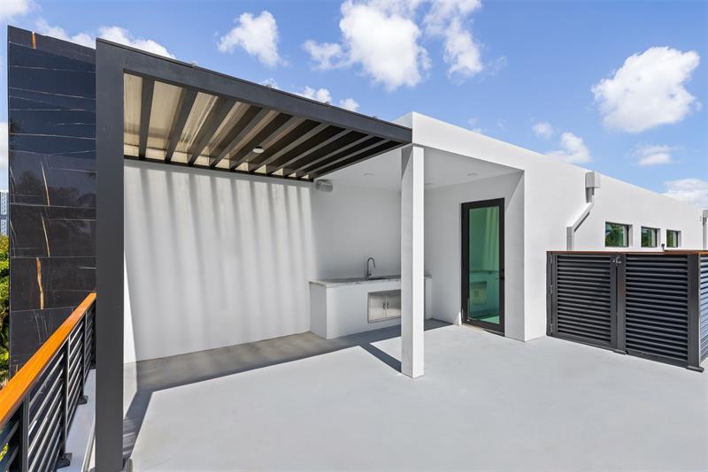 Image 44 of 53 For 1621 Broward Blvd  B