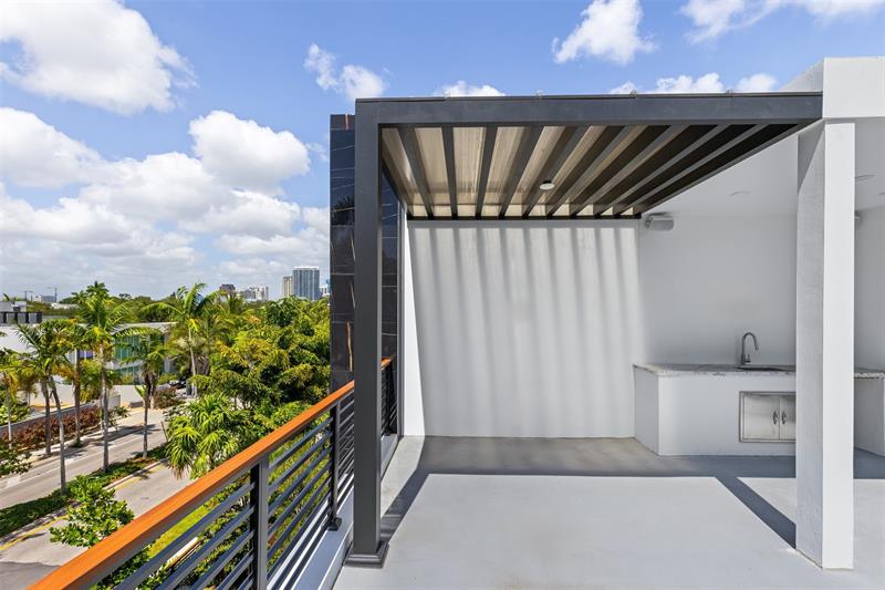 Image 47 of 53 For 1621 Broward Blvd  B