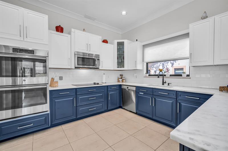 Image 7 of 49 For 12200 Classic Dr