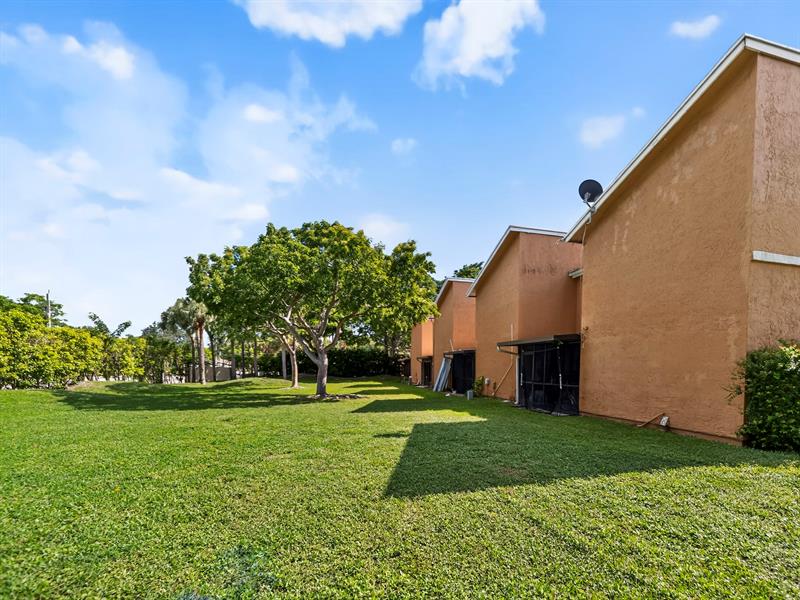 Image 3 of 23 For 8009 71st Ct