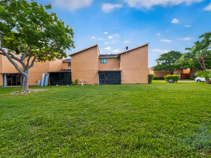 Image 4 of 23 For 8009 71st Ct