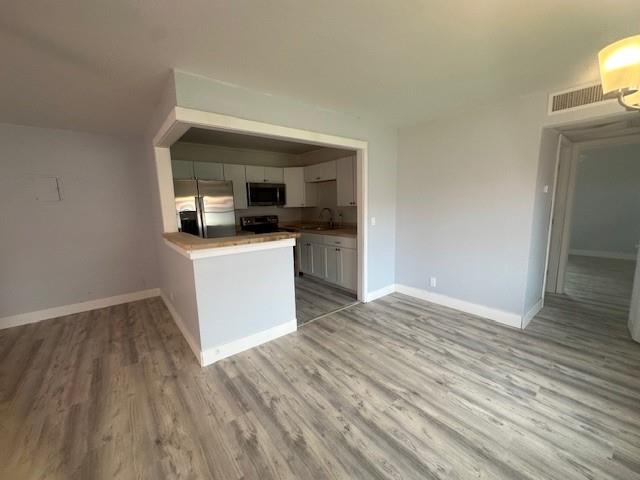 Image 24 of 46 For 126 Seville E  126