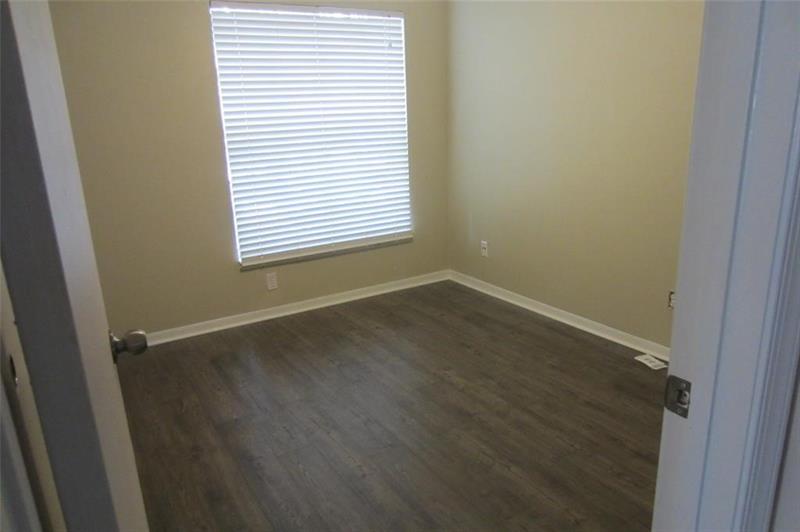 Image 3 of 31 For 802 Garnet Cir