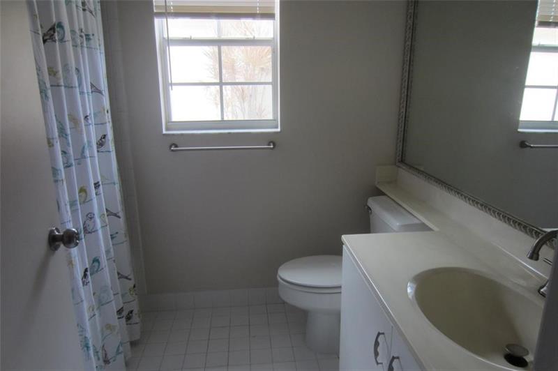 Image 9 of 31 For 802 Garnet Cir