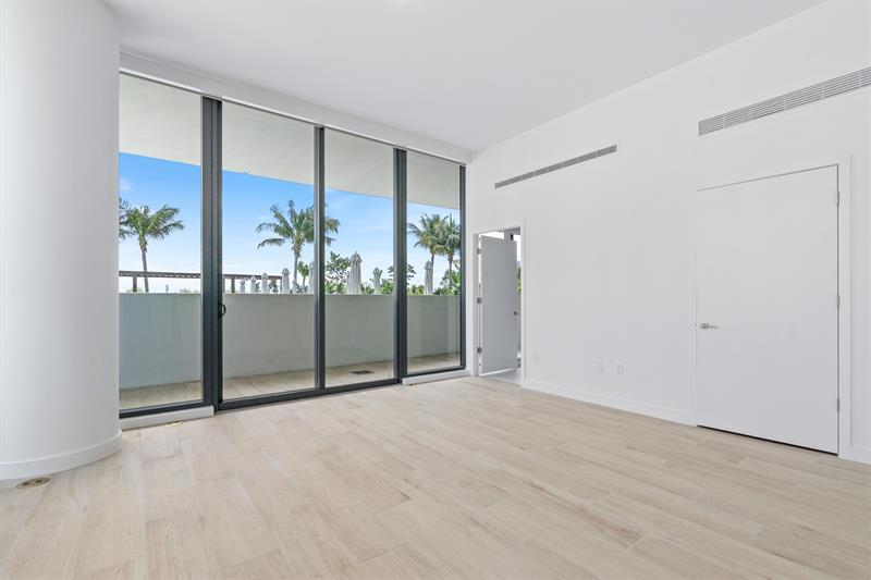 Image 23 of 42 For 900 Ocean Blvd  301