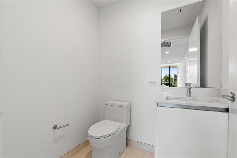 Image 25 of 42 For 900 Ocean Blvd  301