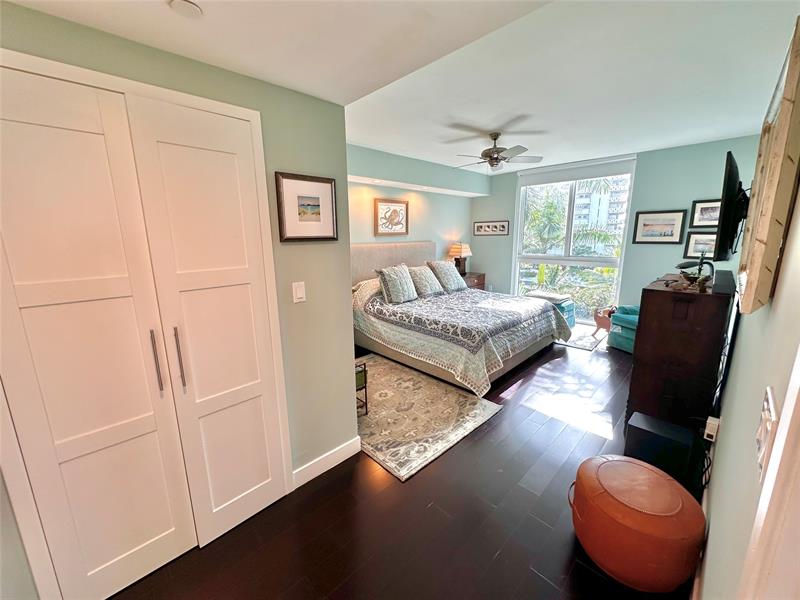 Image 12 of 38 For 2821 Ocean Blvd  405s
