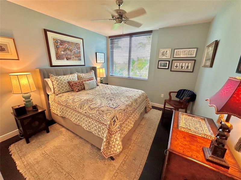 Image 15 of 38 For 2821 Ocean Blvd  405s