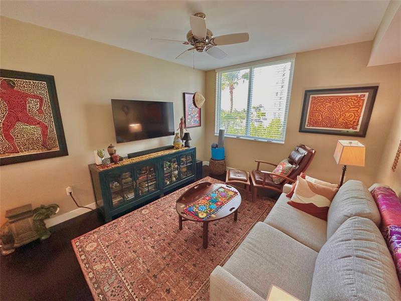 Image 18 of 38 For 2821 Ocean Blvd  405s