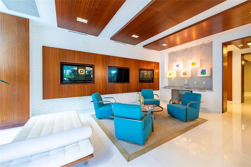 Image 32 of 38 For 2821 Ocean Blvd  405s