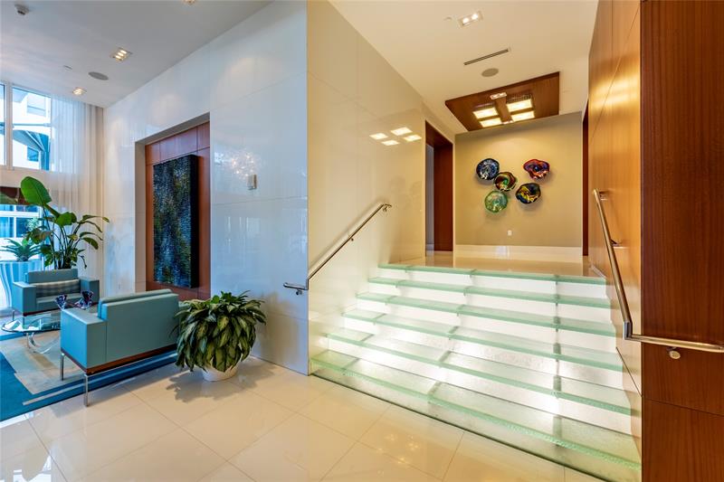 Image 35 of 38 For 2821 Ocean Blvd  405s